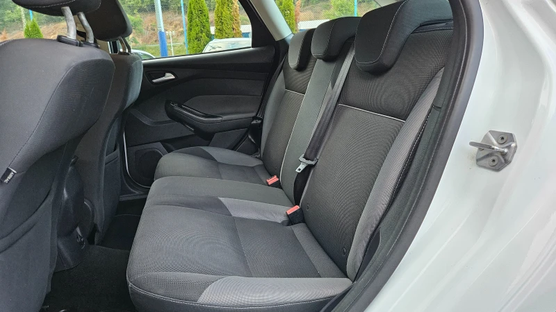 Ford Focus 1.6 Hdi TITANIUM/KLIMATRONIK/6skorosti, снимка 15 - Автомобили и джипове - 51169152