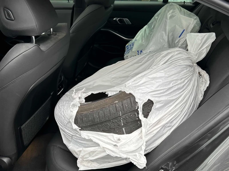 BMW 330 * 330i xDrive * CARFAX * БЕЗ ПЪРВОНАЧАЛНА ВНОСКА, снимка 16 - Автомобили и джипове - 53023015