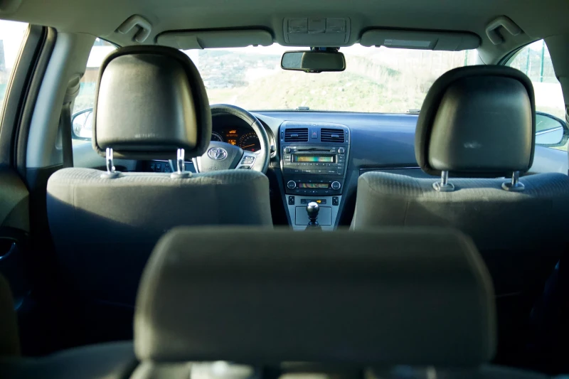 Toyota Avensis 1.6, снимка 10 - Автомобили и джипове - 53045742
