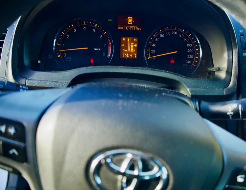 Toyota Avensis 1.6, снимка 8 - Автомобили и джипове - 53045742