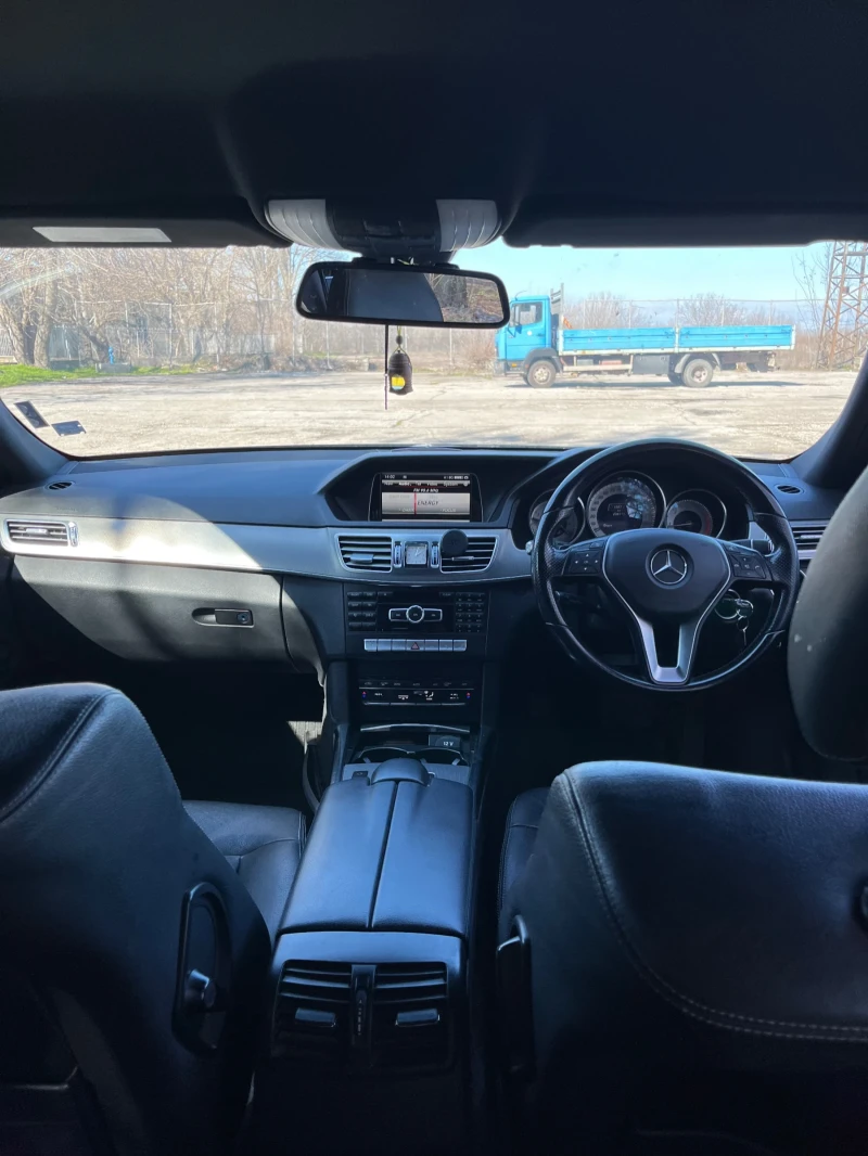 Mercedes-Benz E 220, снимка 3 - Автомобили и джипове - 53585879