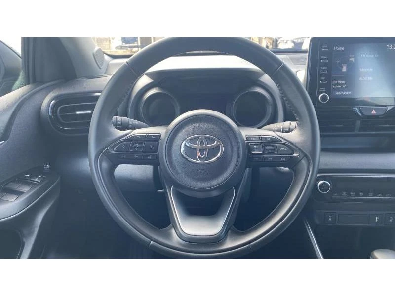 Toyota Yaris 1.5 HSD Chic Plus, снимка 13 - Автомобили и джипове - 49189018