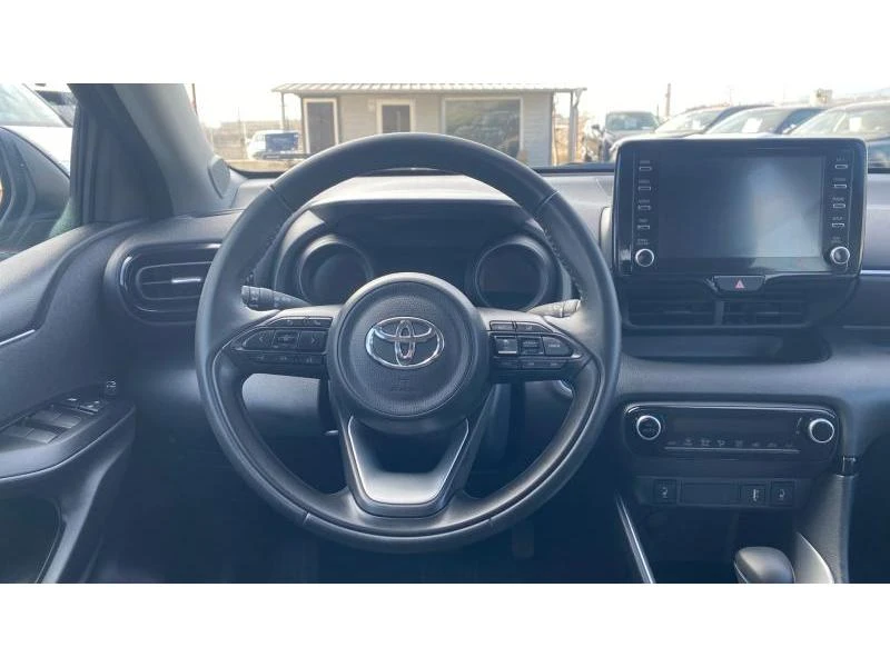 Toyota Yaris 1.5 HSD Chic Plus, снимка 9 - Автомобили и джипове - 49189018