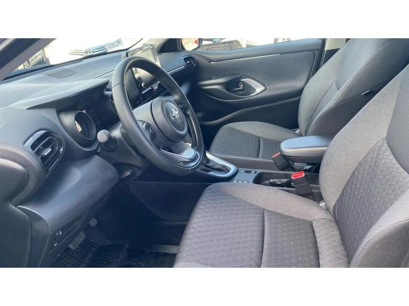 Toyota Yaris 1.5 HSD Chic Plus, снимка 12 - Автомобили и джипове - 49189018