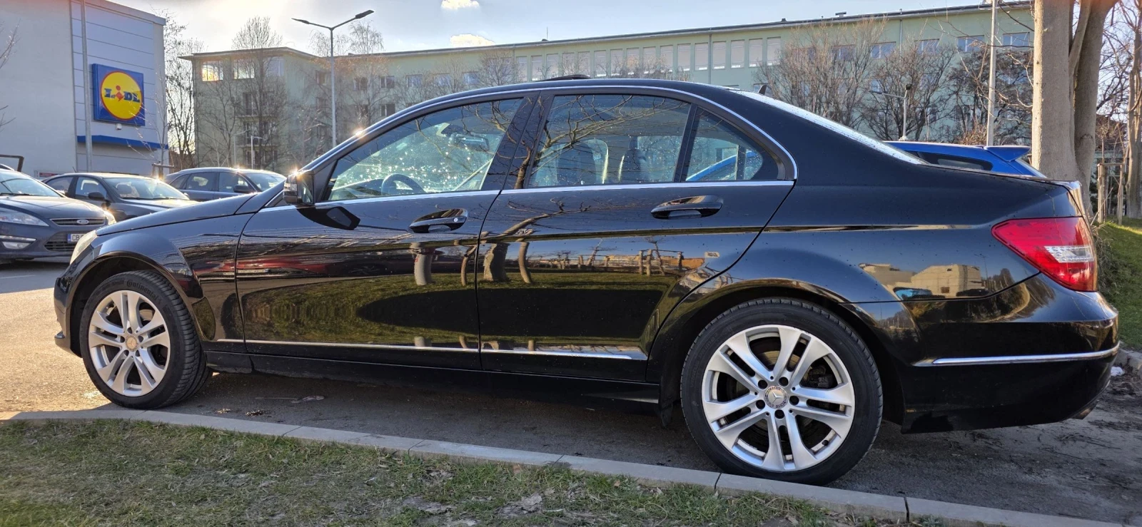 Mercedes-Benz C 180 Avantgarde, снимка 3 - Автомобили и джипове - 53729205