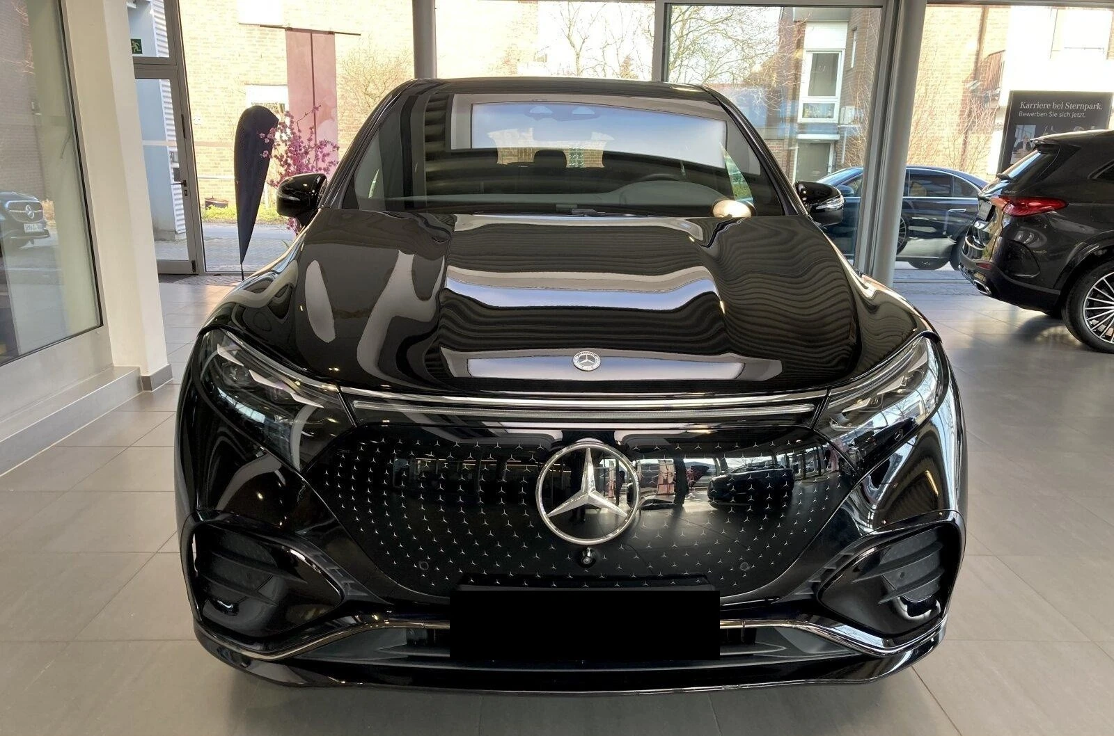 Mercedes-Benz EQS 450 AMG/SUV/4MATIC/HYPERSCREEN/BURM/PANO/360/, снимка 2 - Автомобили и джипове - 53993971