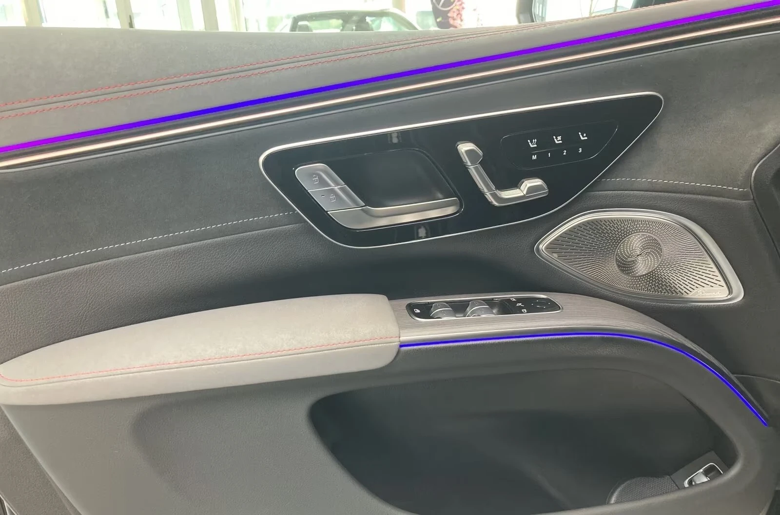 Mercedes-Benz EQS 450 AMG/SUV/4MATIC/HYPERSCREEN/BURM/PANO/360/, снимка 6 - Автомобили и джипове - 53993971