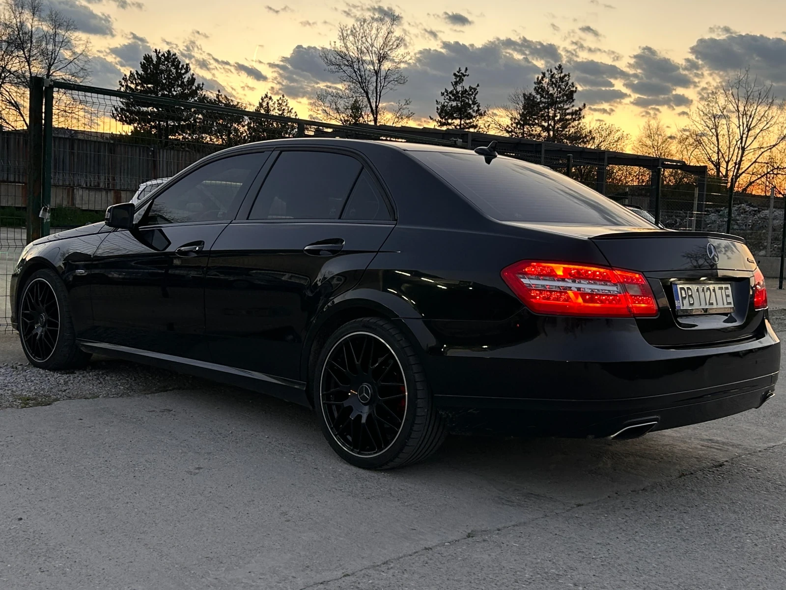 Mercedes-Benz E 250 4MATIC, снимка 2 - Автомобили и джипове - 54127653