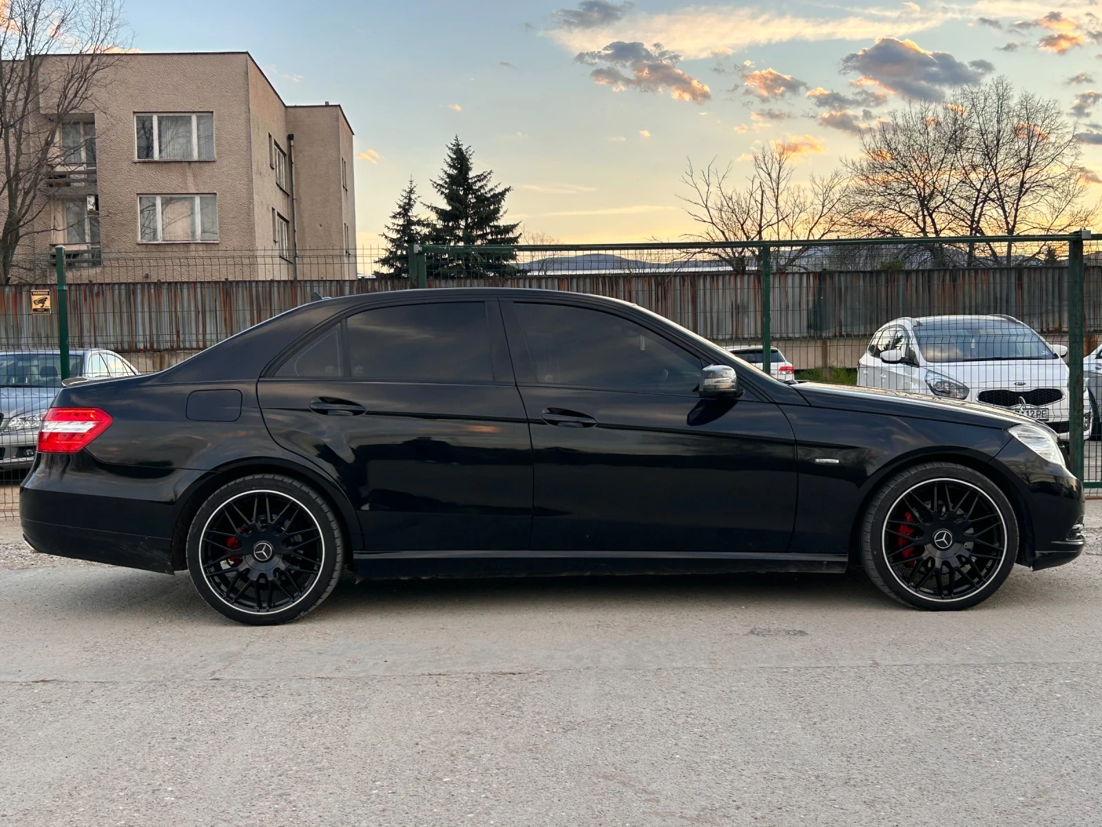 Mercedes-Benz E 250 4MATIC, снимка 8 - Автомобили и джипове - 54127653