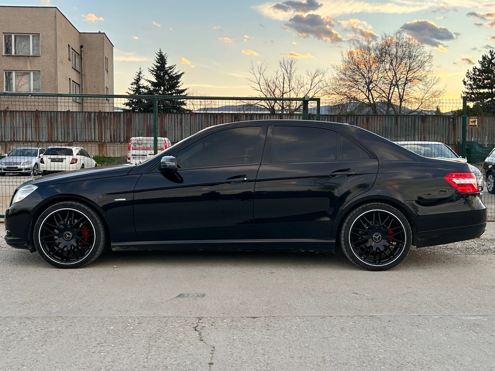 Mercedes-Benz E 250 4MATIC, снимка 7 - Автомобили и джипове - 54127653