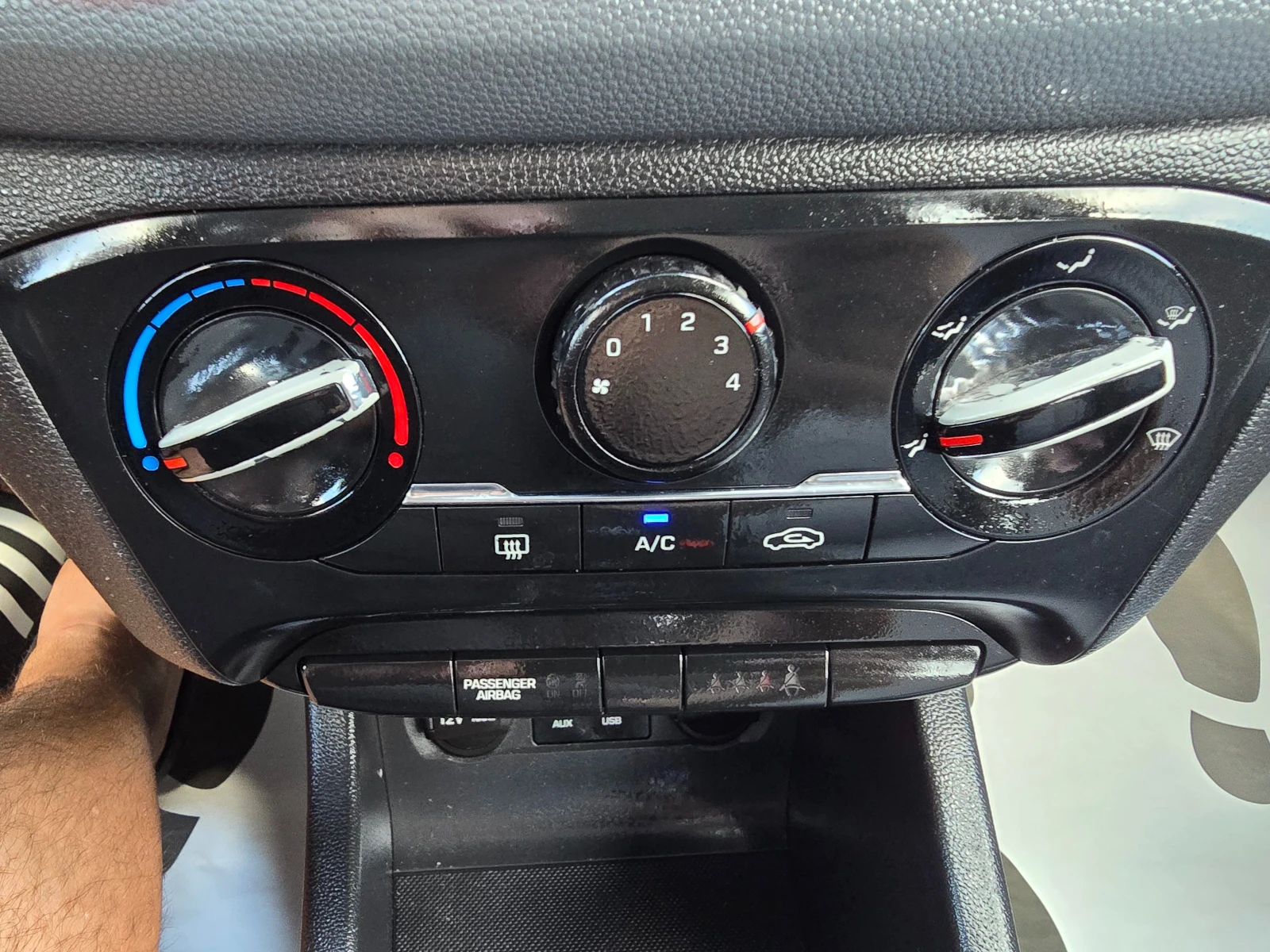 Hyundai I20 1.2i-85k.c-EURO-6, снимка 15 - Автомобили и джипове - 55333059