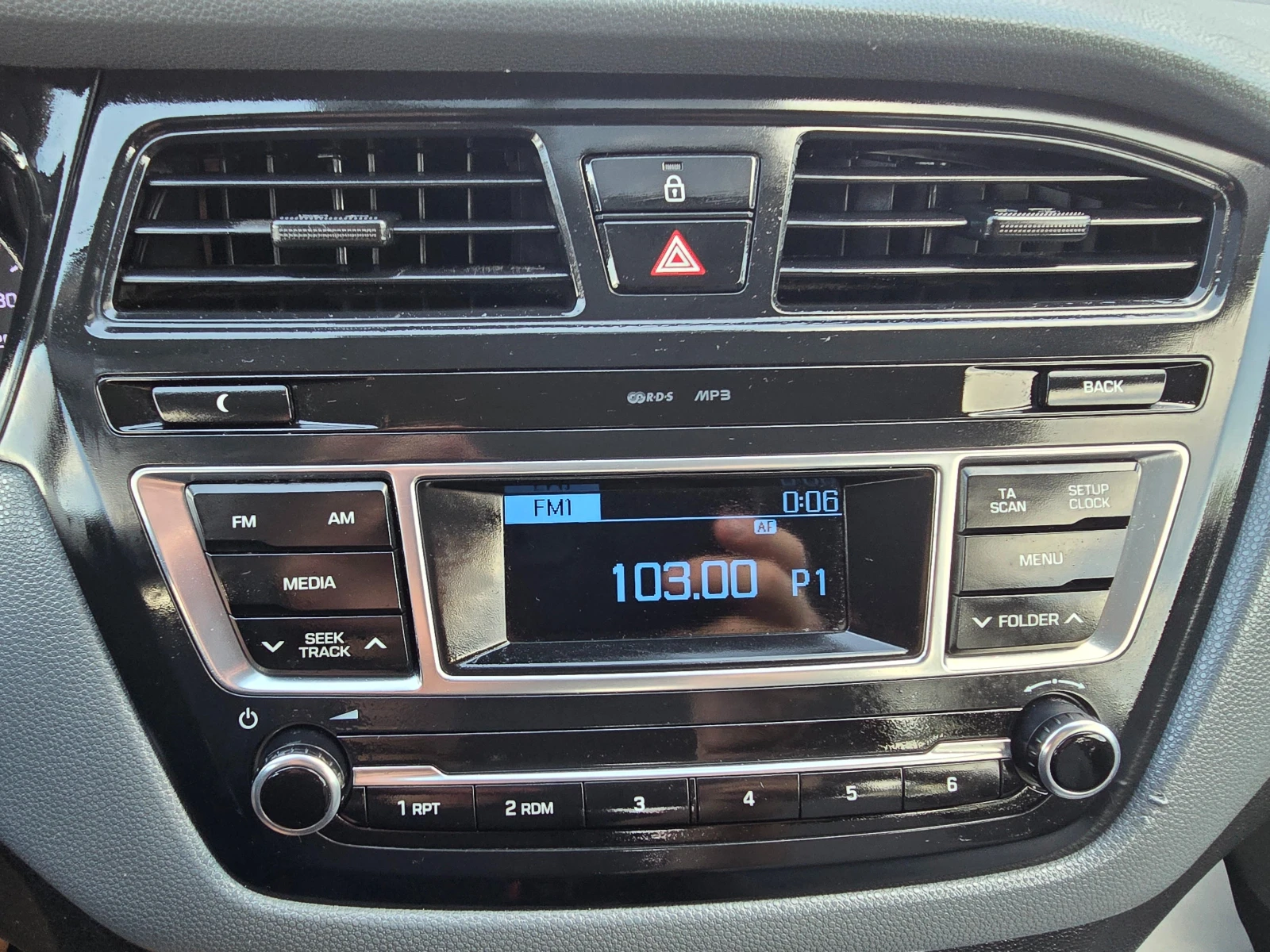 Hyundai I20 1.2i-85k.c-EURO-6, снимка 14 - Автомобили и джипове - 55333059
