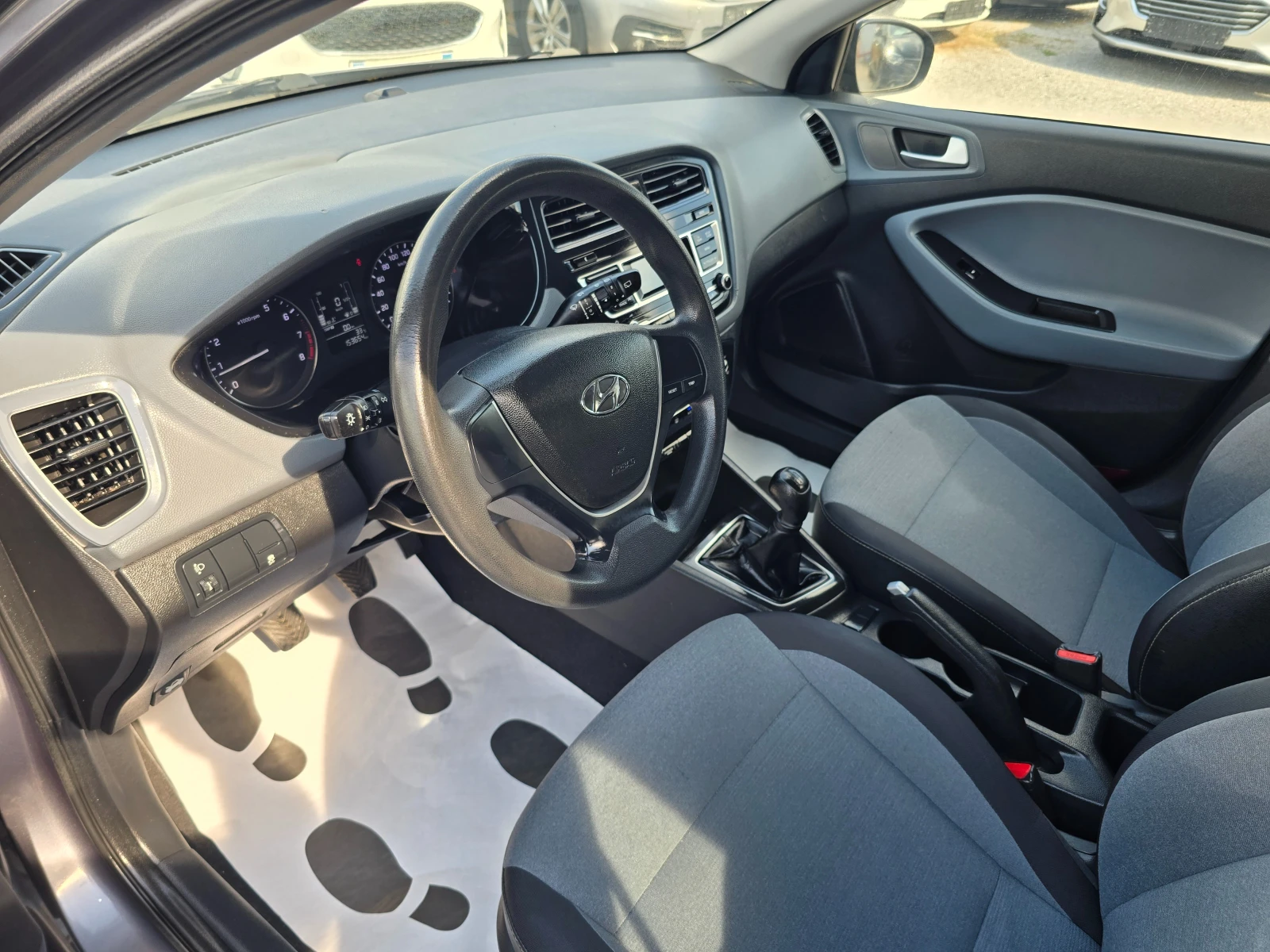 Hyundai I20 1.2i-85k.c-EURO-6, снимка 9 - Автомобили и джипове - 55333059