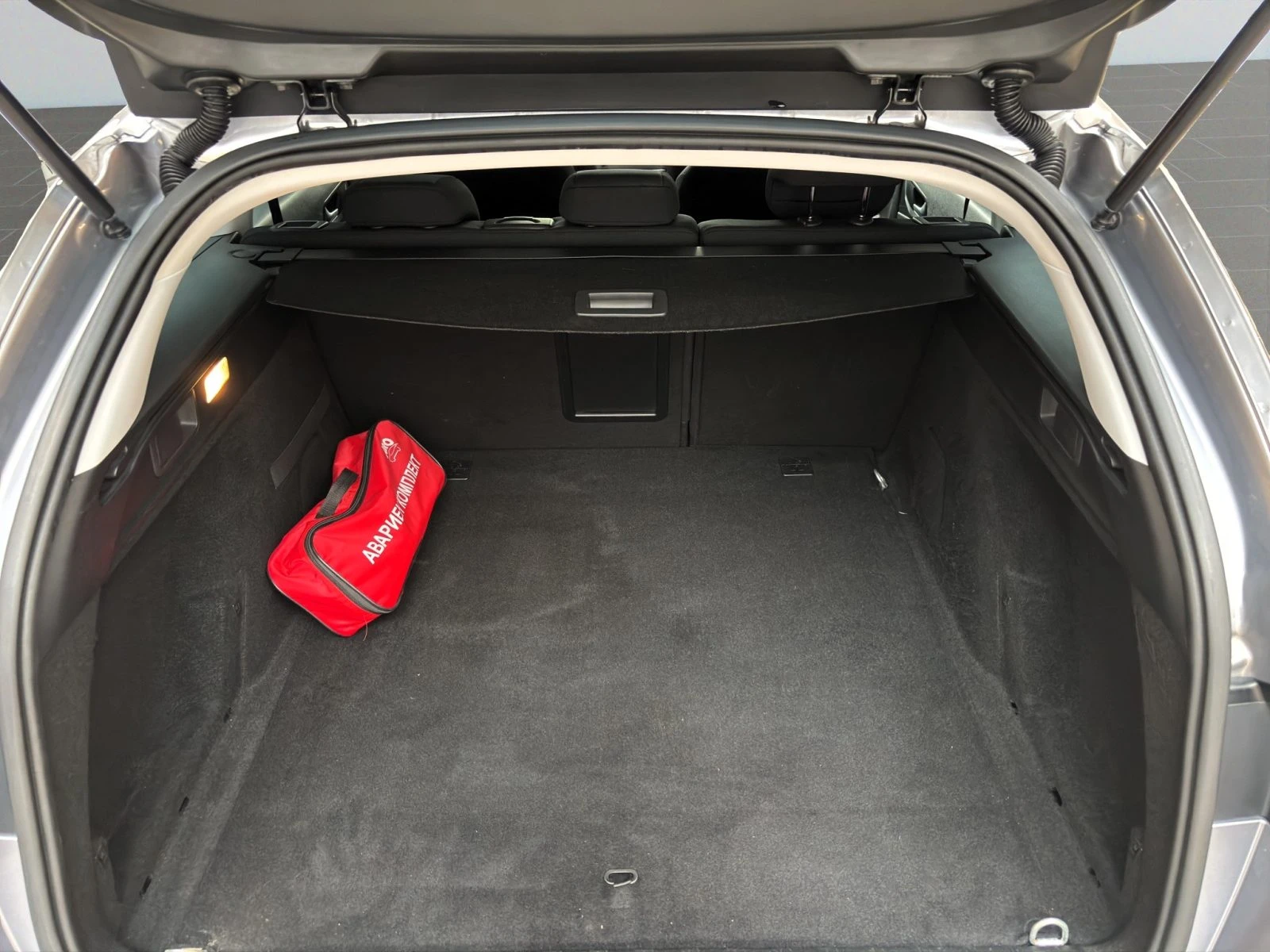 Peugeot 308 SW ACTIVE 1.6e-HDI 120 BVM6 EURO6//1501R24 | Mobile.bg � ����������� 14