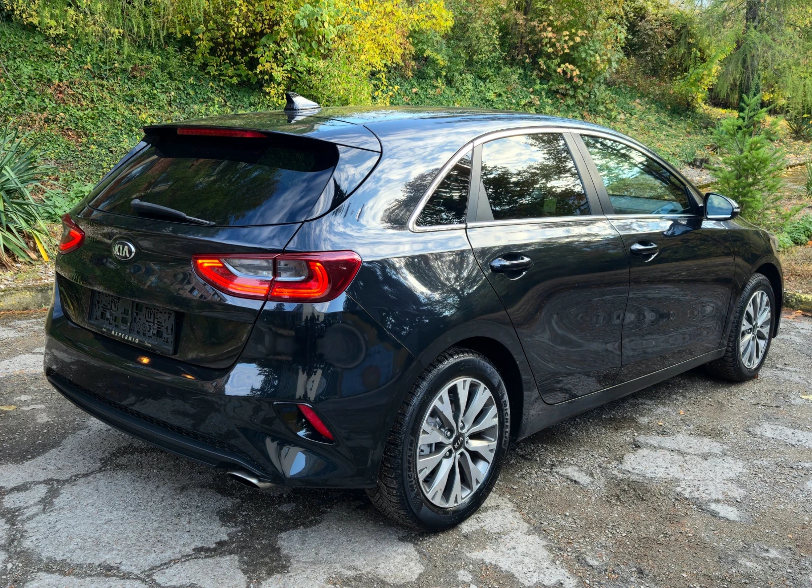 Kia Ceed 1.6crdi First Edition, снимка 4 - Автомобили и джипове - 56536009