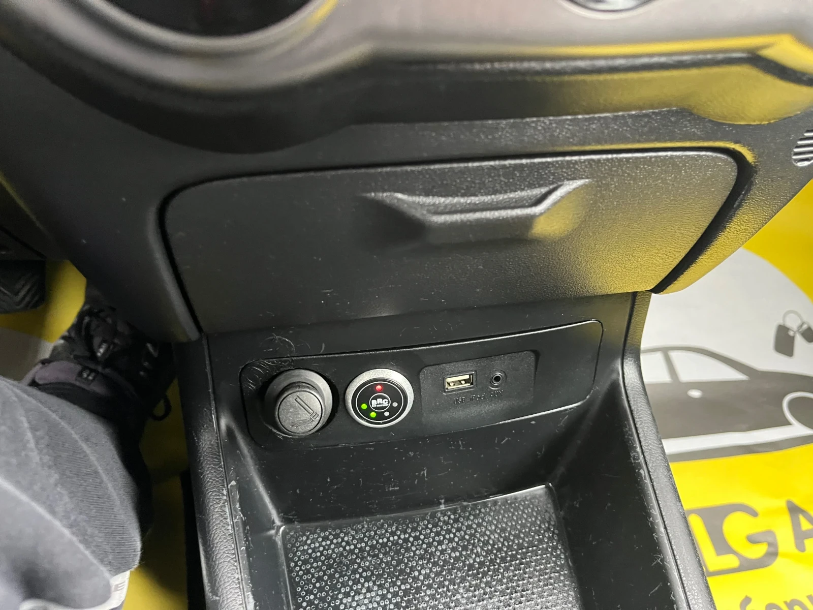 Hyundai I20 1.25 газ, снимка 12 - Автомобили и джипове - 56732967