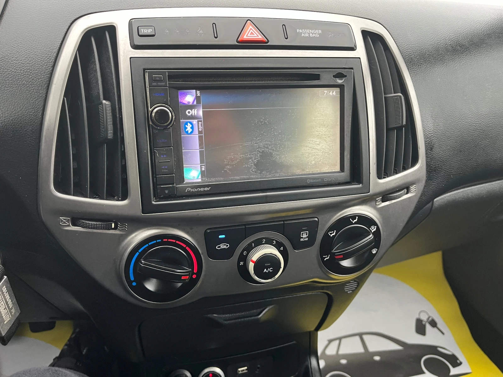 Hyundai I20 1.25 газ, снимка 11 - Автомобили и джипове - 56732967