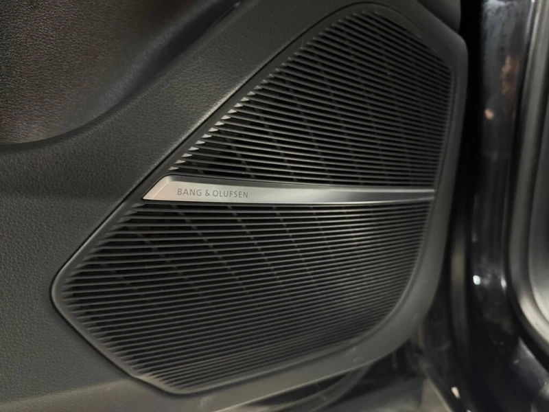 Audi Q8 * S LINE SPORT B&O SOUND DRIVER ASSIST 22S BLACK O, снимка 11 - Автомобили и джипове - 53044439