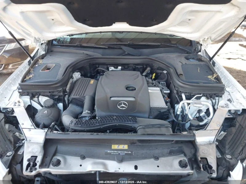 Mercedes-Benz GLC 300 2.0L I-4 DI, DOHC, VVT, TURBO, 241HP 4X2 Drive, снимка 15 - Автомобили и джипове - 53443348