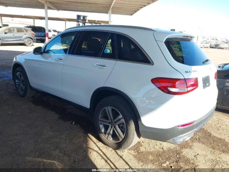 Mercedes-Benz GLC 300 2.0L I-4 DI, DOHC, VVT, TURBO, 241HP 4X2 Drive, снимка 8 - Автомобили и джипове - 53443348