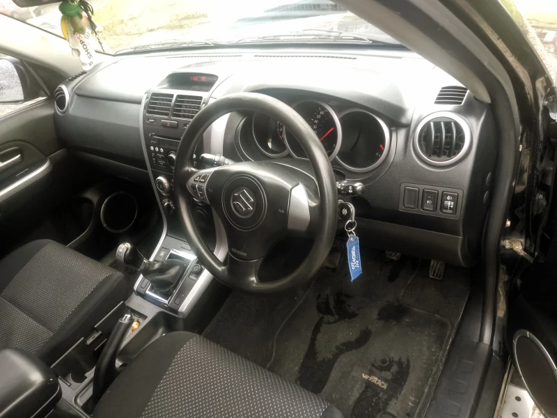 Suzuki Grand vitara 2000 Десен волан, снимка 8 - Автомобили и джипове - 53473103