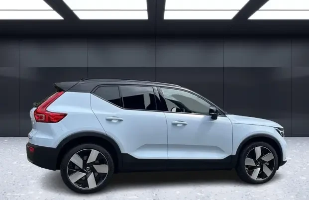 Volvo XC40 Recharge AWD = Plus = Гаранция, снимка 4 - Автомобили и джипове - 54179358