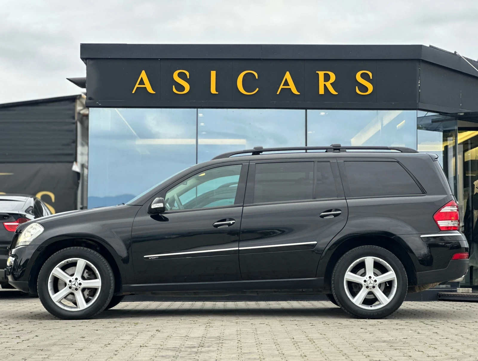 Mercedes-Benz GL 320 / 4 MATIC / SPORT / 6+ 1 / 2X TV / TOP / ГАРАНЦИЯ  - изображение 2
