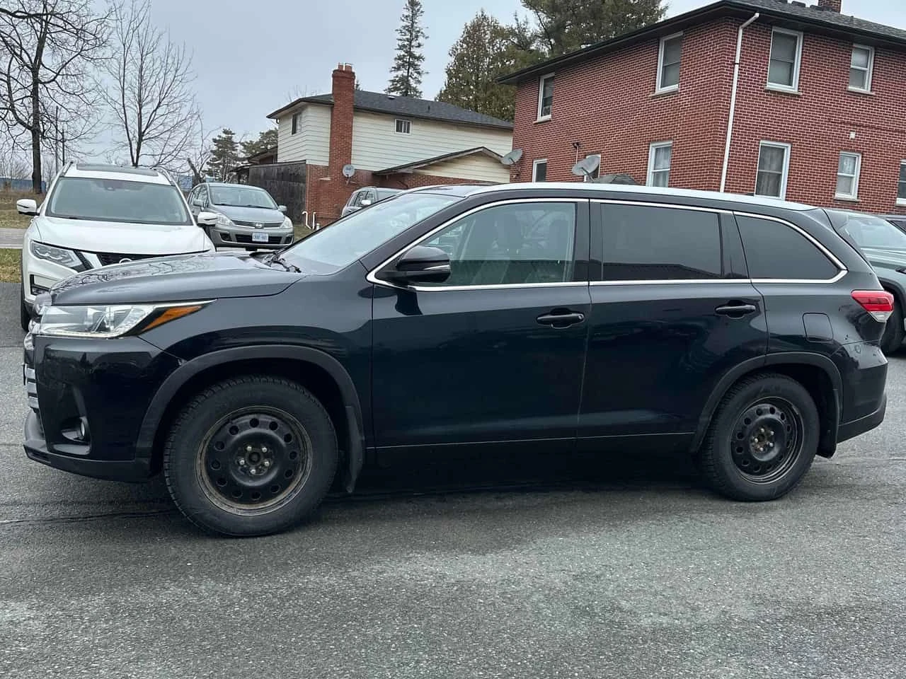 Toyota Highlander XLE * ГЛАВНО ПРЕДСТАВИТЕЛСТВО НА TOYOTA* , снимка 3 - Автомобили и джипове - 54123086