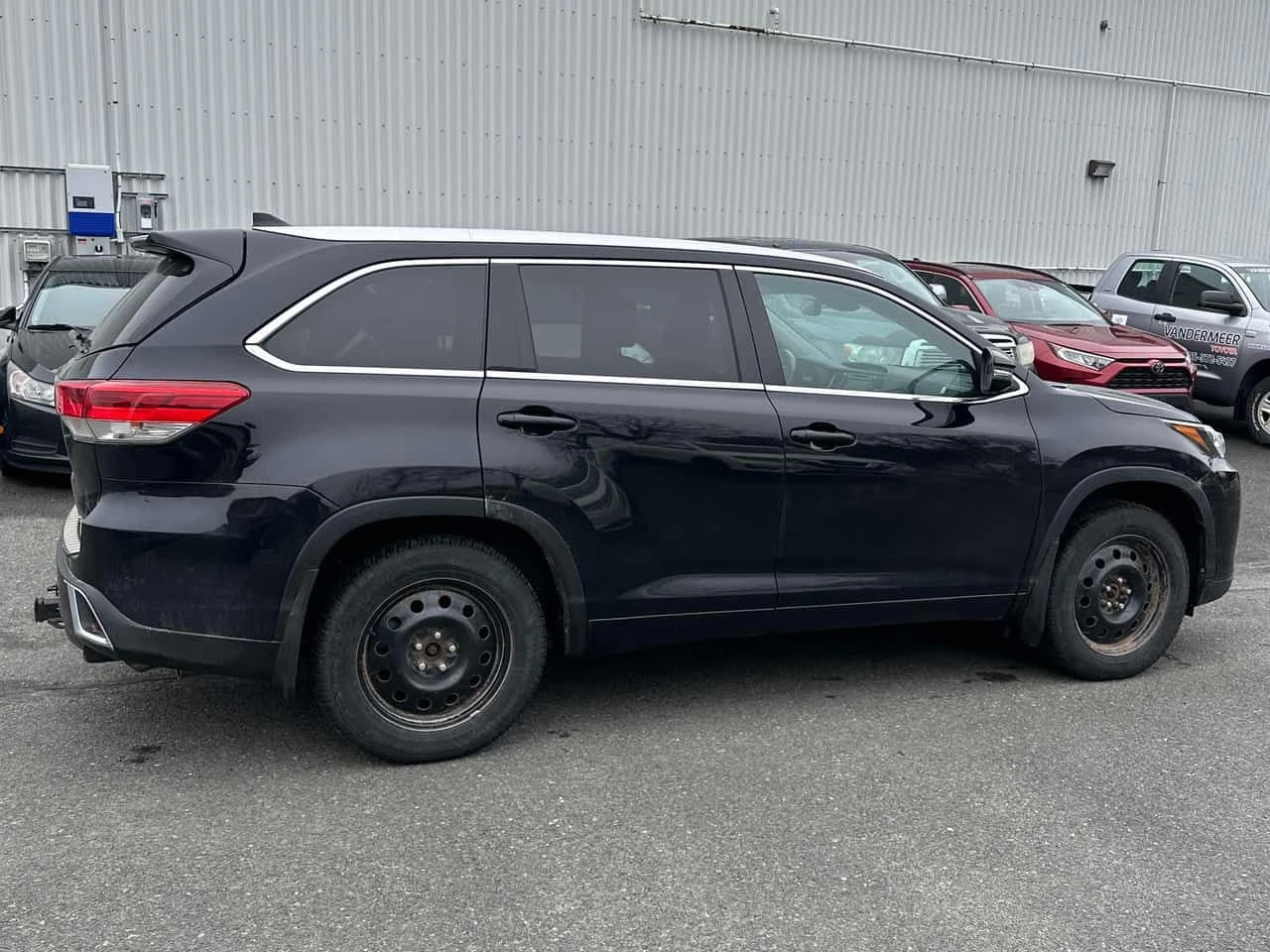 Toyota Highlander XLE * ГЛАВНО ПРЕДСТАВИТЕЛСТВО НА TOYOTA* , снимка 4 - Автомобили и джипове - 54123086