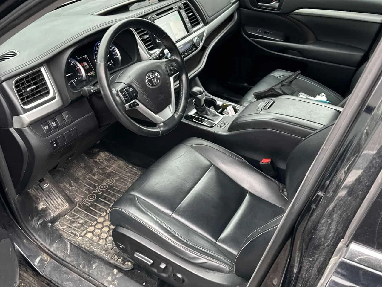 Toyota Highlander XLE * ГЛАВНО ПРЕДСТАВИТЕЛСТВО НА TOYOTA* , снимка 7 - Автомобили и джипове - 54123086