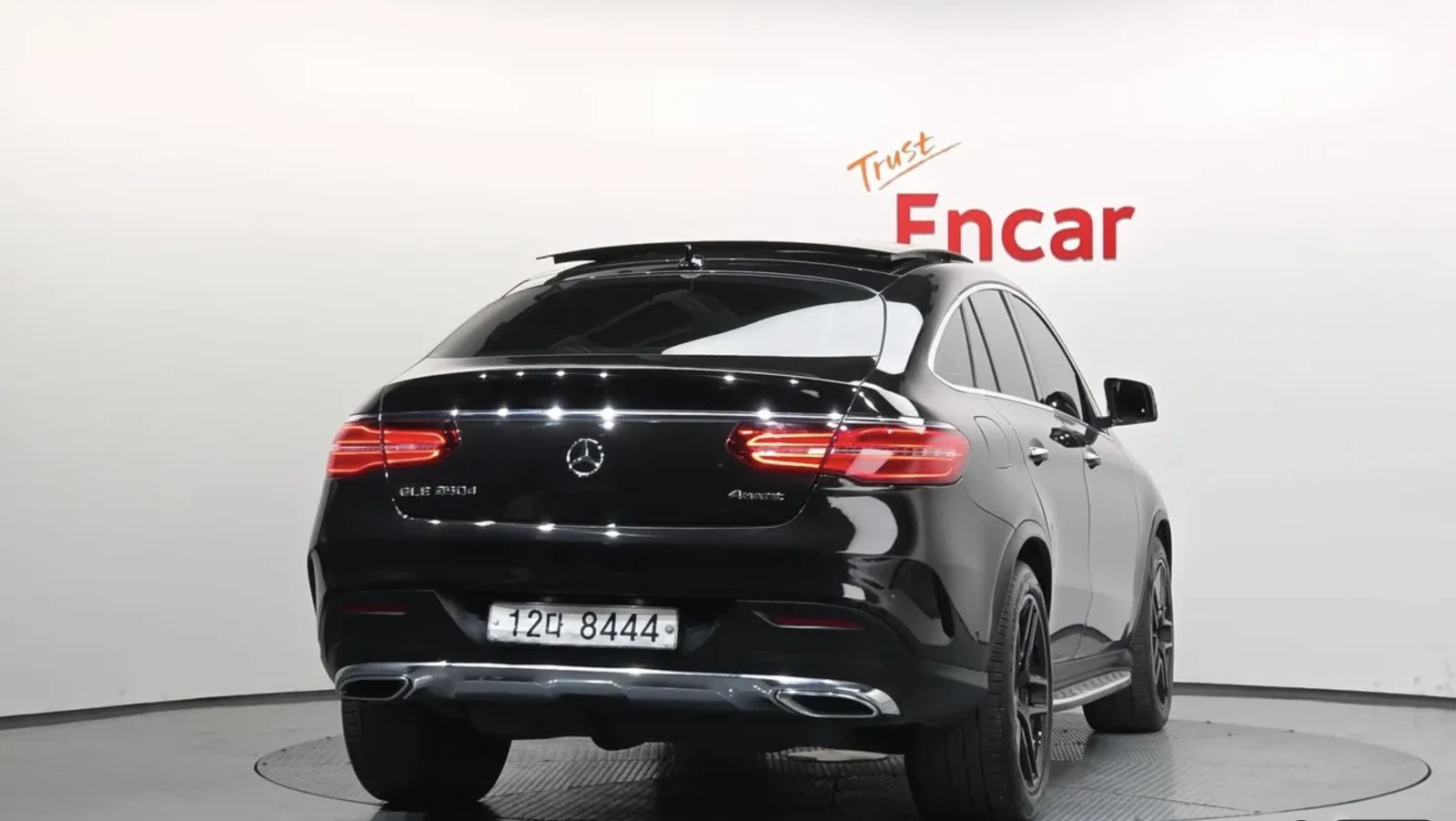 Mercedes-Benz GLE 350 d / AMG ПАКЕТ / 360 / HARMAN / ВЪЗДУХ / FULL!, снимка 4 - Автомобили и джипове - 54866119