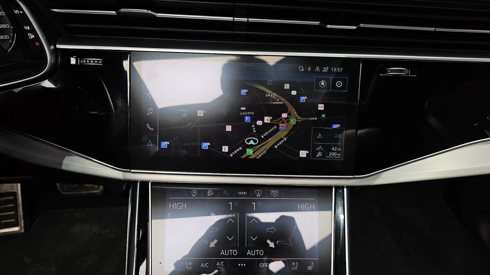Audi Q7 MATRIX* DIS* S-LINE* PANO* ОБДУХ* HUD* SOFT-CLOSE*, снимка 12 - Автомобили и джипове - 55087108