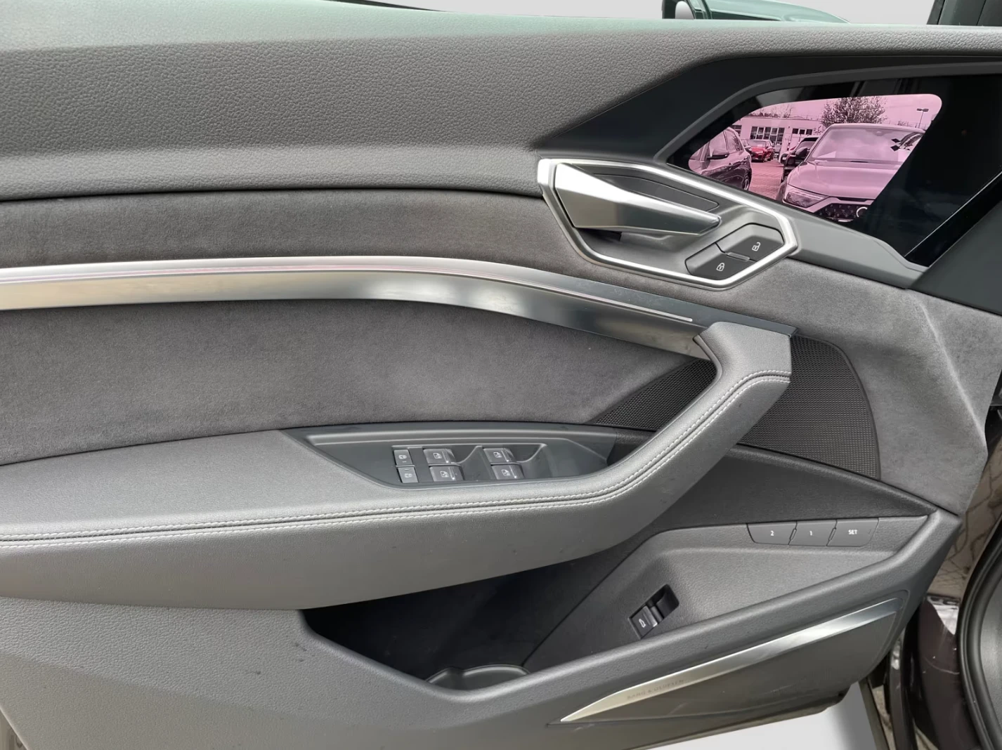 Audi Q8 E-TRON 55* SPORTBACK* B&O* PANO* , снимка 4 - Автомобили и джипове - 55485424