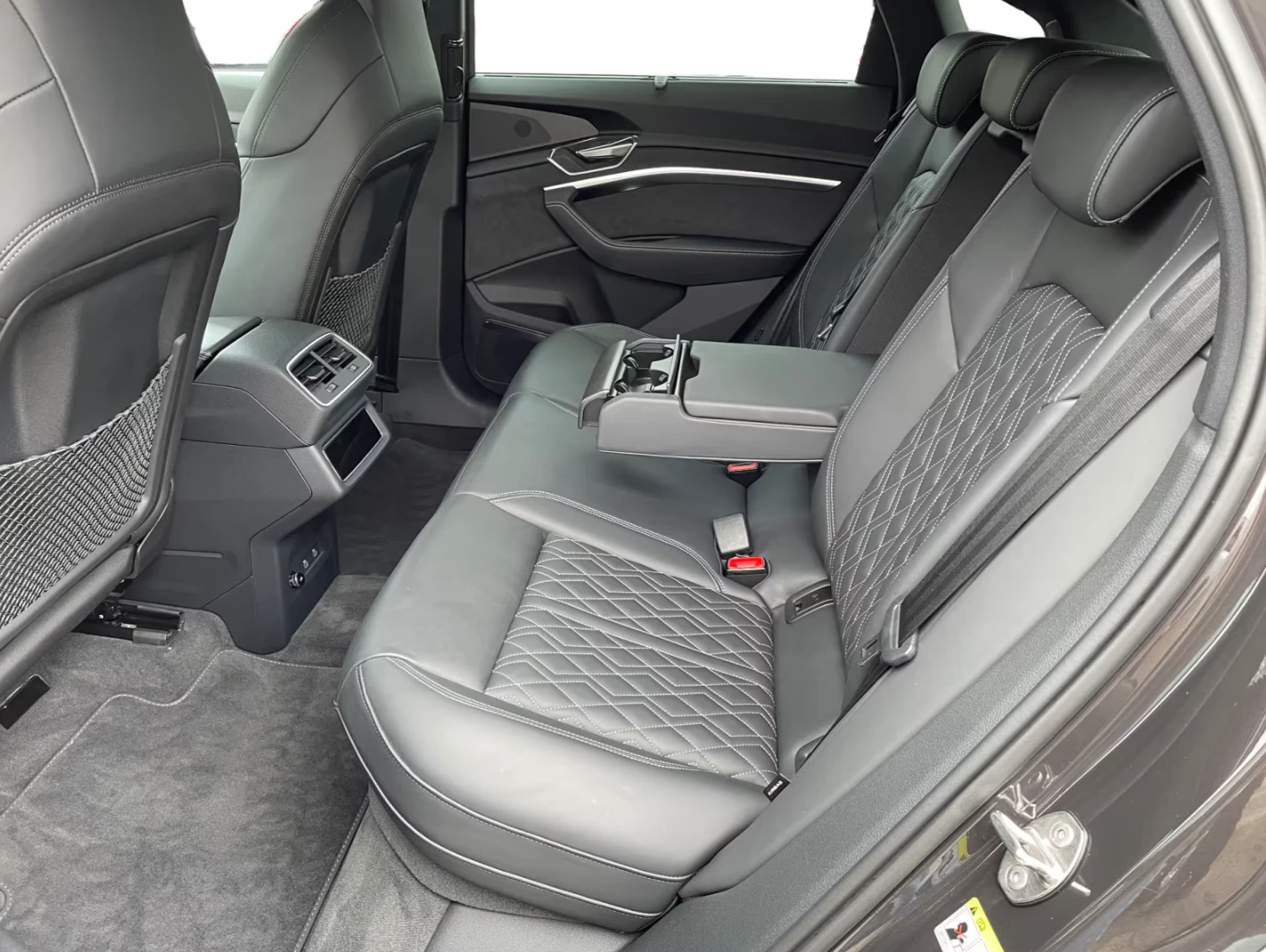 Audi Q8 E-TRON 55* SPORTBACK* B&O* PANO* , снимка 9 - Автомобили и джипове - 55485424