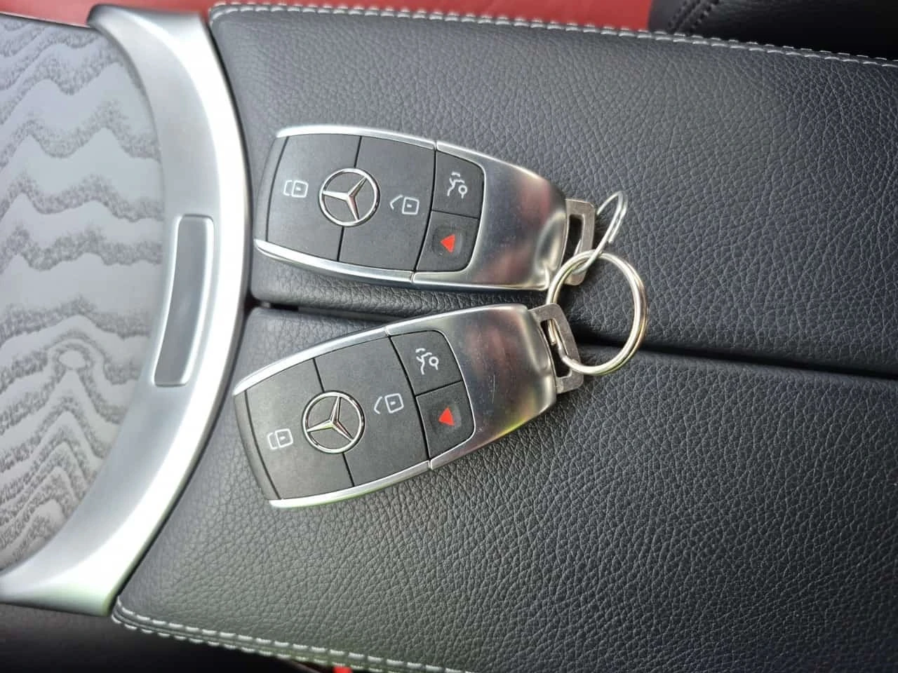 Mercedes-Benz GLC 300  4MATIC Coupe  / 360 / DIS / CARFAX , снимка 13 - Автомобили и джипове - 55782404