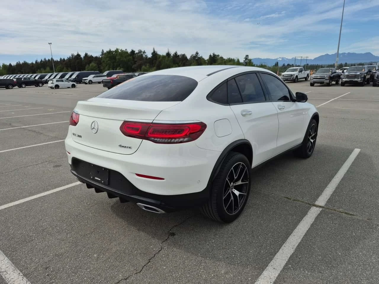 Mercedes-Benz GLC 300  4MATIC Coupe  / 360 / DIS / CARFAX , снимка 4 - Автомобили и джипове - 55782404