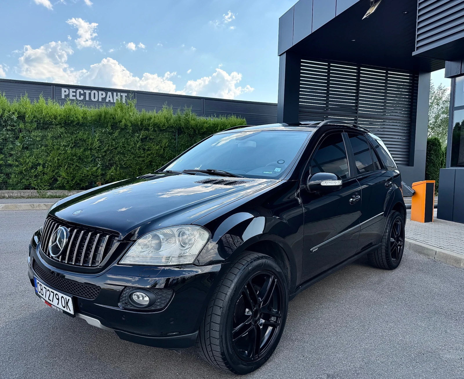 Mercedes-Benz ML 320 ///AMG/Full Black, снимка 4 - Автомобили и джипове - 55956330