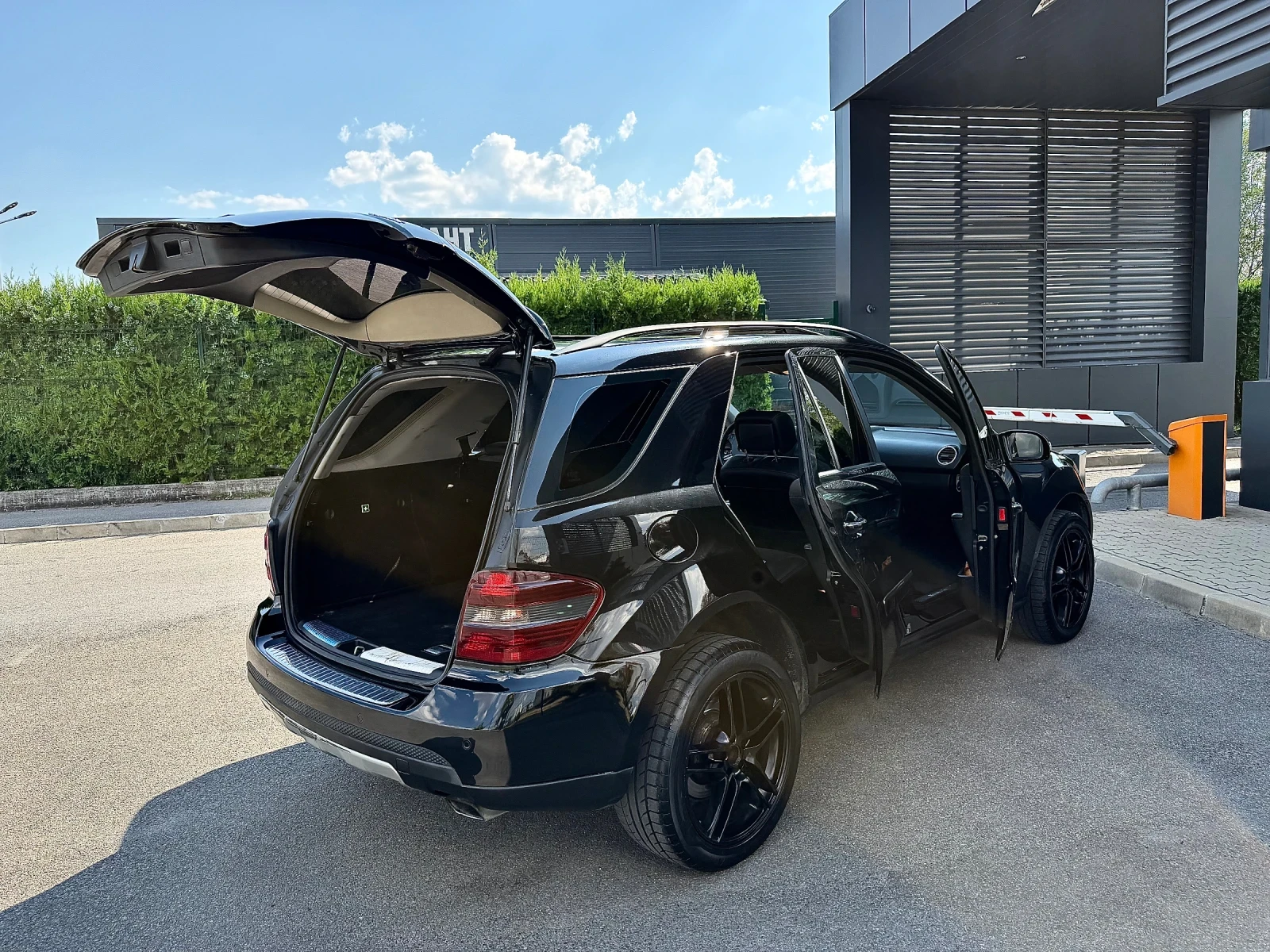 Mercedes-Benz ML 320 ///AMG/Full Black, снимка 8 - Автомобили и джипове - 55956330