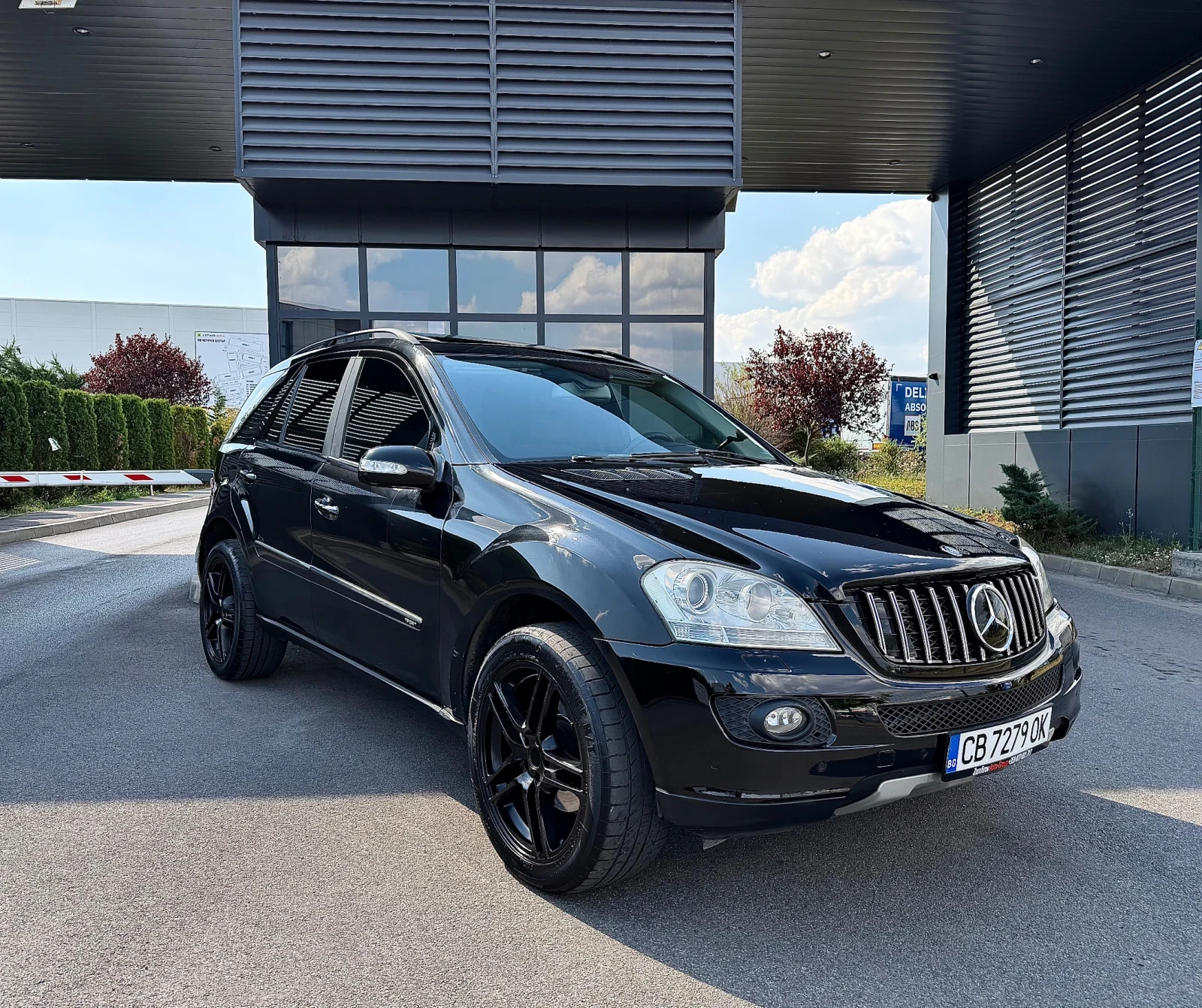 Mercedes-Benz ML 320 ///AMG/Full Black, снимка 3 - Автомобили и джипове - 55956330