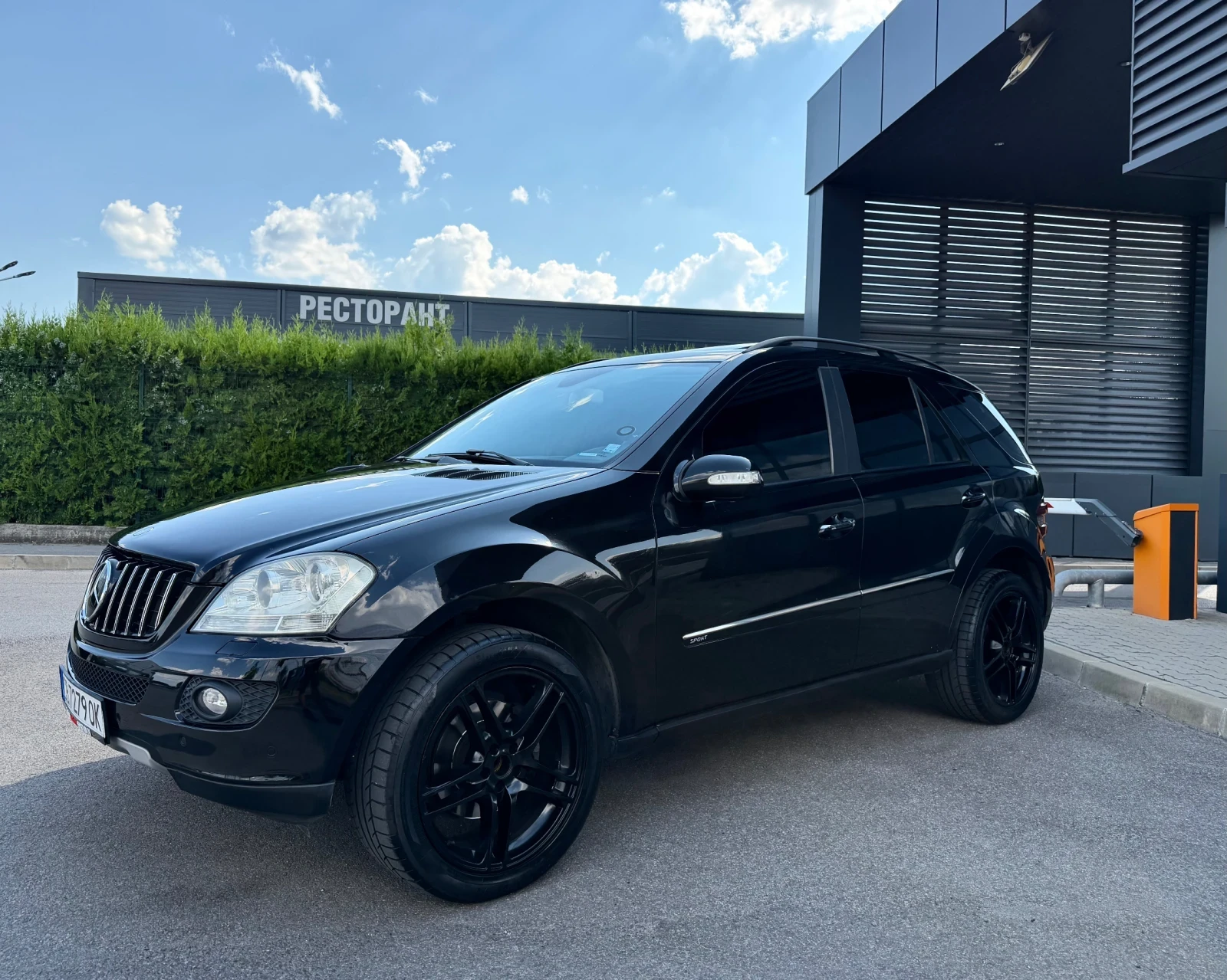 Mercedes-Benz ML 320 ///AMG/Full Black, снимка 5 - Автомобили и джипове - 55956330