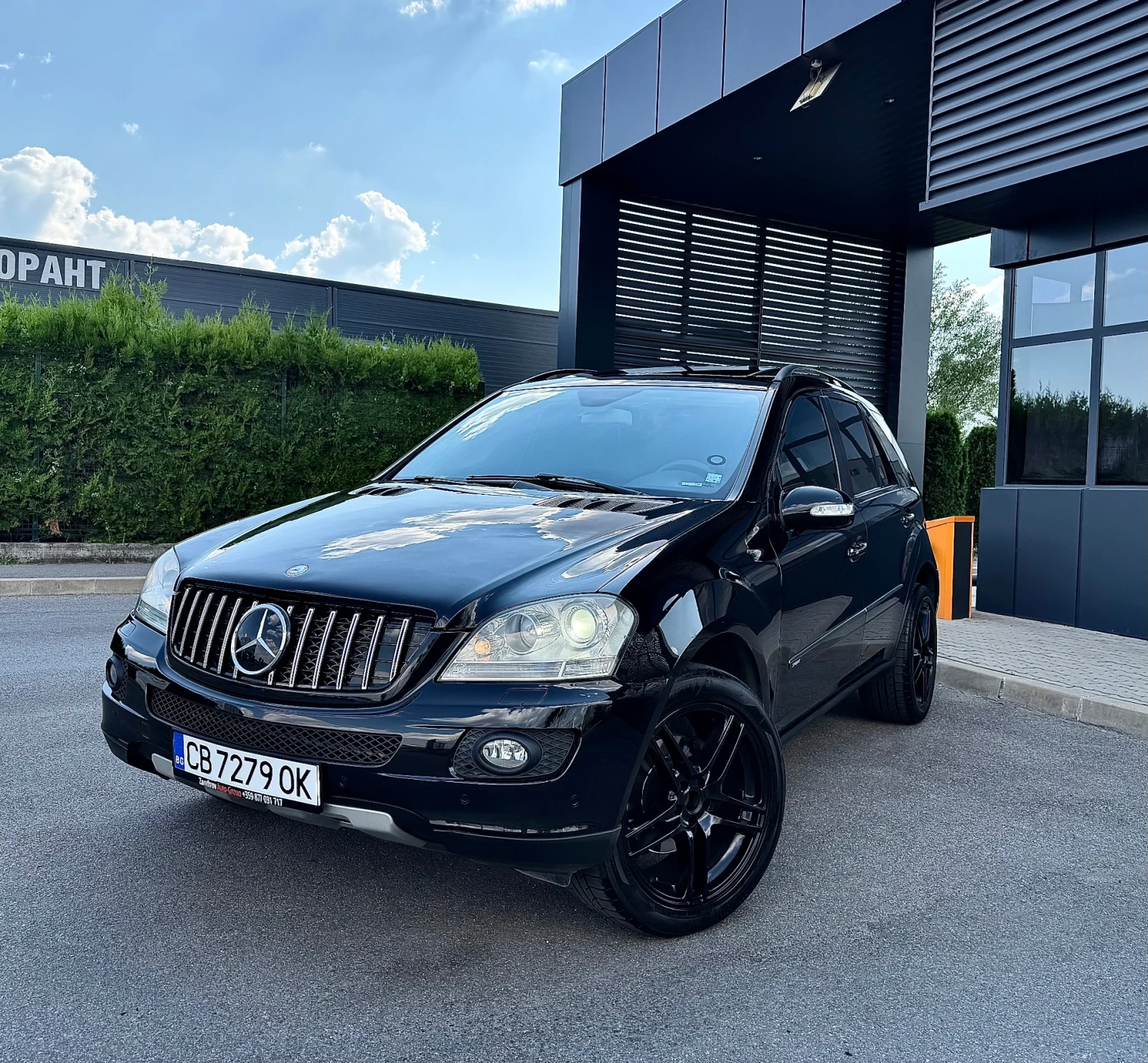 Mercedes-Benz ML 320 ///AMG/Full Black, снимка 2 - Автомобили и джипове - 55956330
