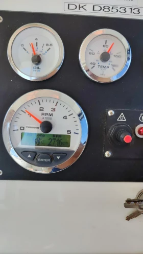 Моторна яхта Jeanneau, снимка 8