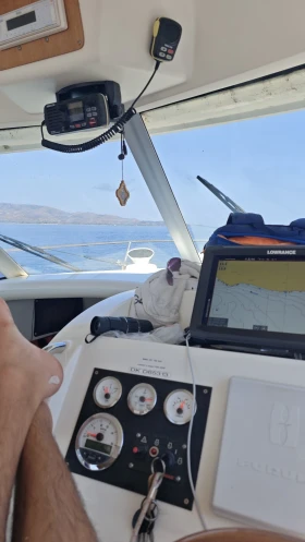 Моторна яхта Jeanneau, снимка 3