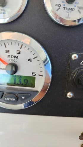 Моторна яхта Jeanneau, снимка 13