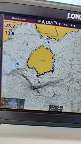 Моторна яхта Jeanneau, снимка 12