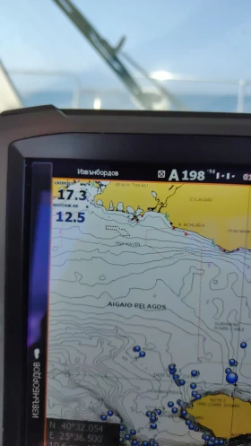 Моторна яхта Jeanneau, снимка 10