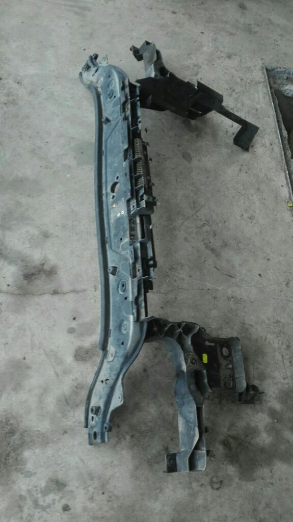 Маска радиатори Рено Меган 1.9дци (1)