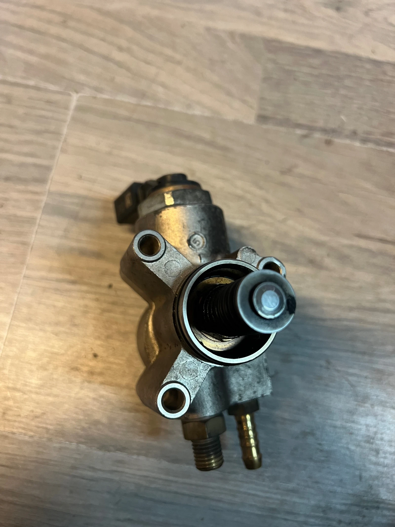 03C127025R    VW 1.6FSI HFS853-01 03C 127 025 R | Mobile.bg   1