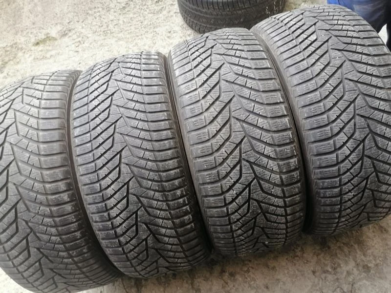 Гуми Зимни 275/45R20, снимка 2 - Гуми и джанти - 31188217