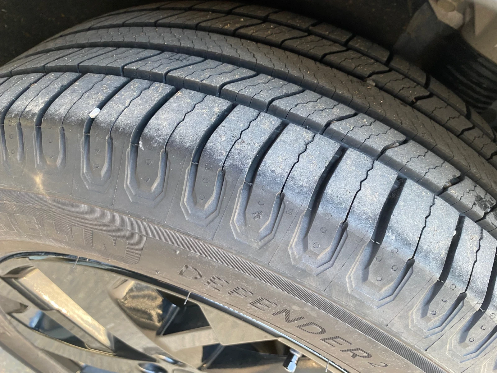 Гуми Всесезонни 235/60R18, снимка 2 - Гуми и джанти - 54045619
